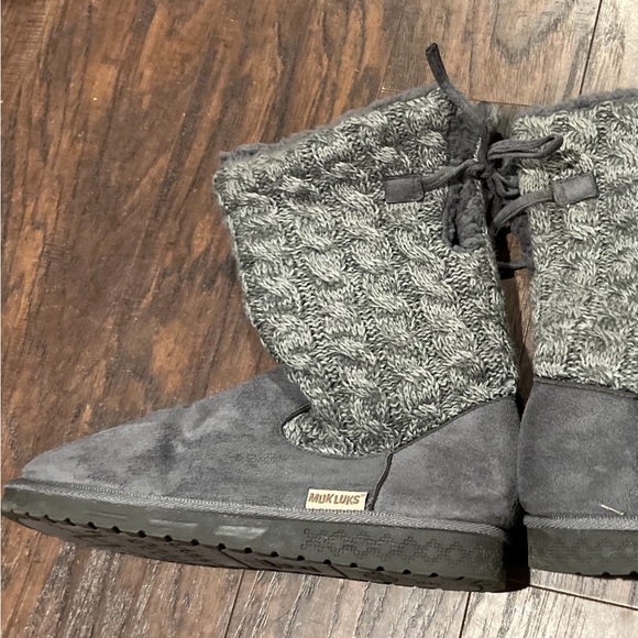 Woman’s muk luks size 10 boots - Picture 3 of 7